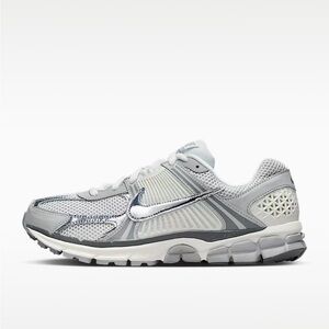 Nike Zoom Vomero 5 Metallic Silver and Gray Running Shoes NWT